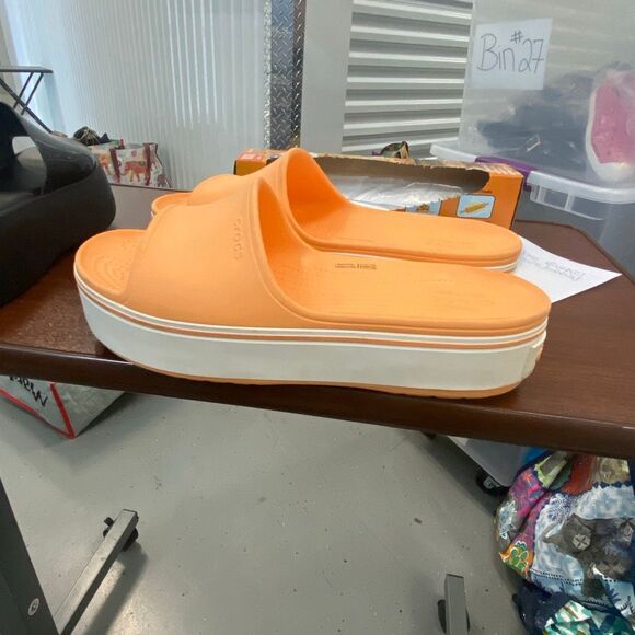 Crocs platform sandals, women’s size 10 - Picture 8 of 9